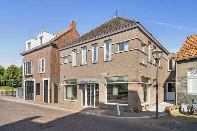 Winkel Kantoorruimte met Bovenwoning te Hulst