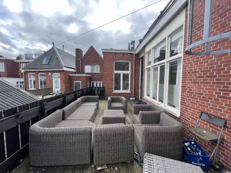 Riante Kamer met Gedeeld Dakterras per 1 Juni