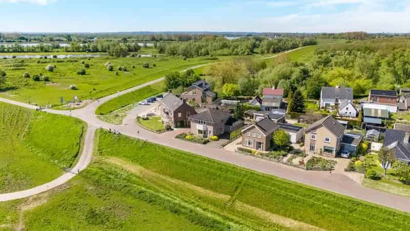 Uniek huis aan de rivier met 4 slaapkamers en 2 badkamers