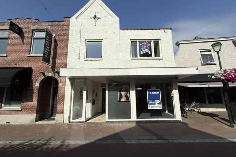 99m2 Winkelruimte met Bovenwoning te Koop Kaatsheuvel