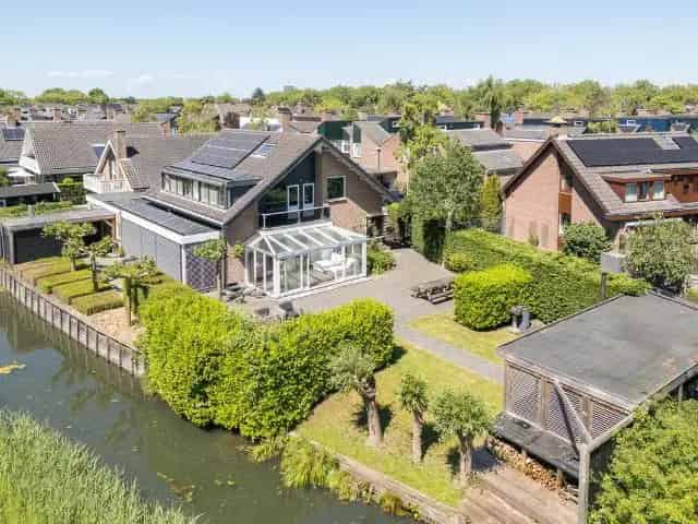 Moderne Vrijstaande Villa te koop aan het Oosterpark