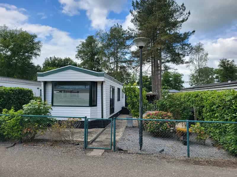 Ruim Chalet 60m2 Dubbel Glas 2 Slaapkamers Tuin Parkeren
