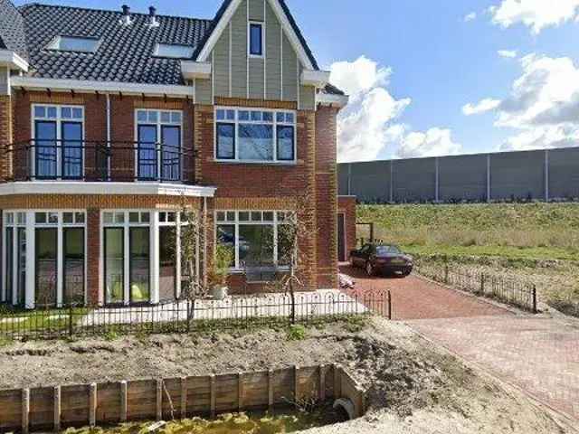 Huurwoning Oegstgeest: Energiezuinige 2-onder-1-kapwoning