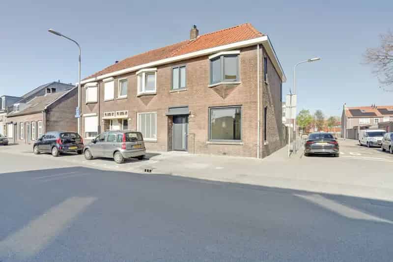 Moderne gerenoveerde woning met garage in Tilburg
