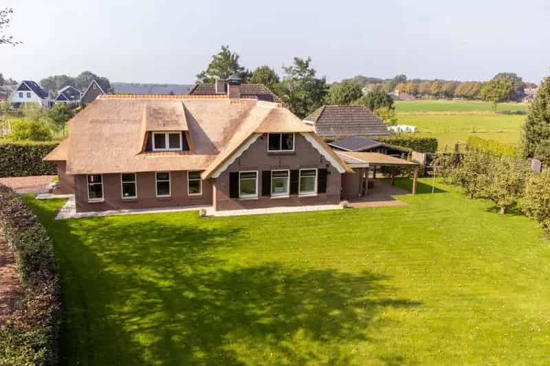 Rietgedekte Woonboerderij Veluwe: Luxe, Ruimte en Rust