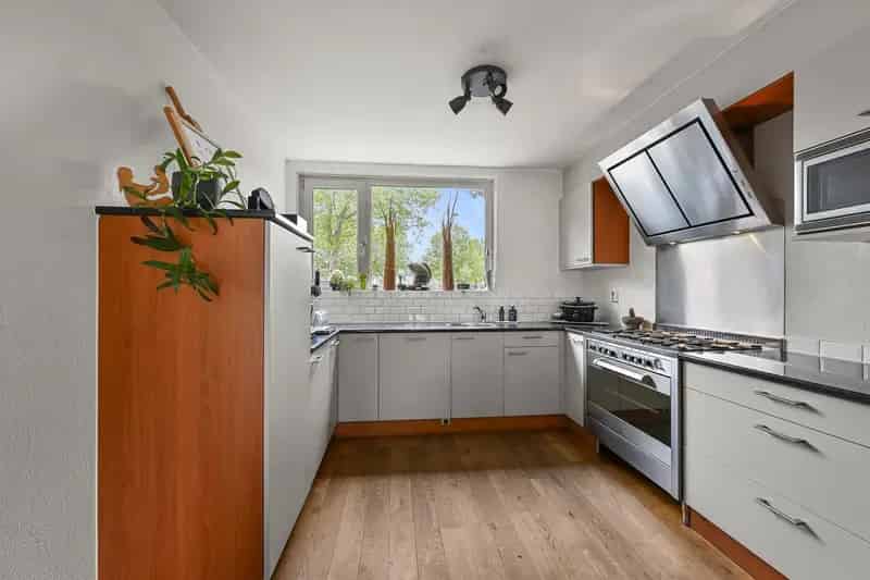 Luxe Hoekwoning Almere 4 slaapkamers Ruime Tuin 8 Zonnepanelen