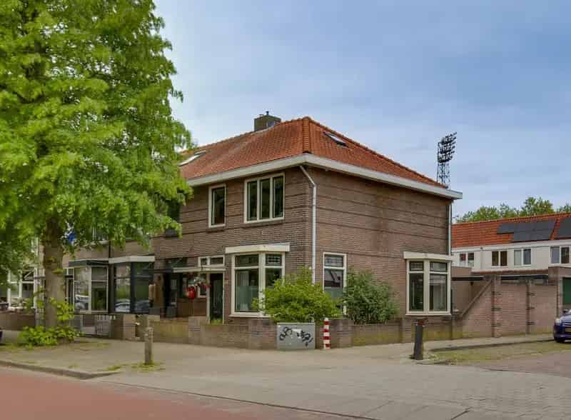 Jaren 30 Hoekwoning te Deventer Nabij NS Station