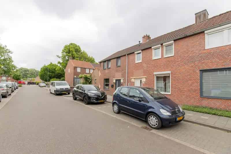 Eengezinswoning Overhoven 3 slaapkamers tuin