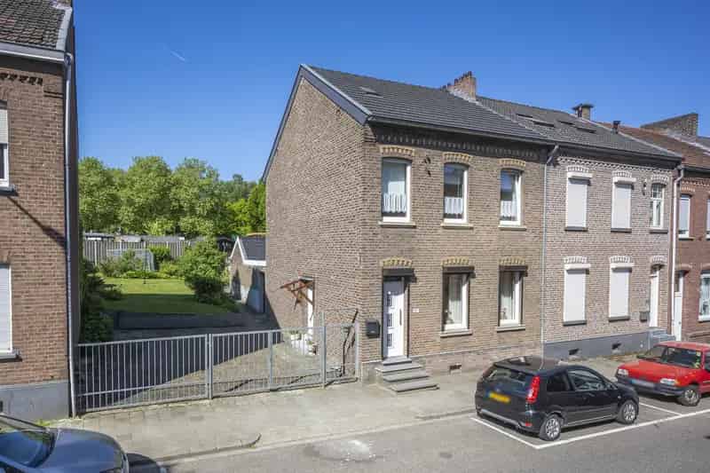 Halfvrijstaande woning Kerkrade 3 slaapkamers grote tuin