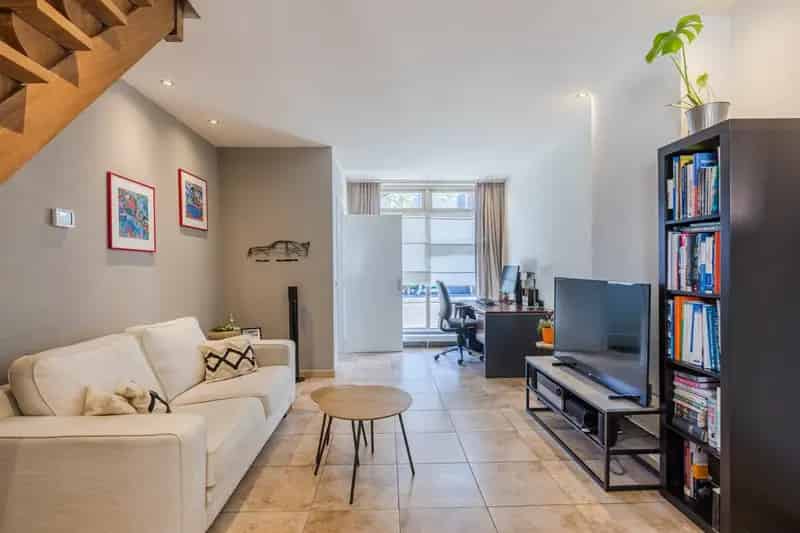 Charmante Tussenwoning Dorpscentrum Garage Berging Patiotuin
