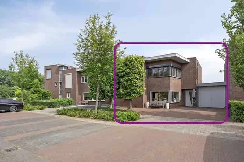 Moderne woning aan het water Beuningse Plas 4 slaapkamers