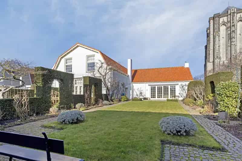 Uniek Herenhuis Zierikzee Historisch Centrum Garage Tuin 284m2