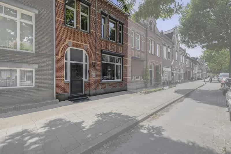 Jaren 30 Herenhuis Blerick 7 Slaapkamers Ruim Comfort