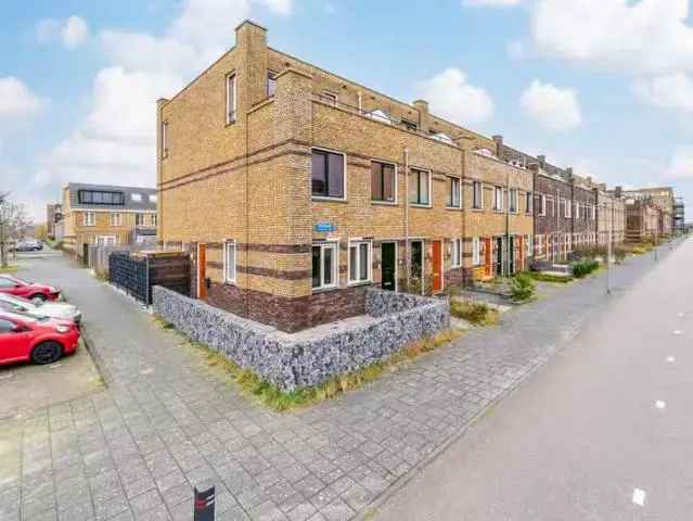 Ruime benedenwoning Almere Poort grote tuin luxe keuken 2 slaapkamers