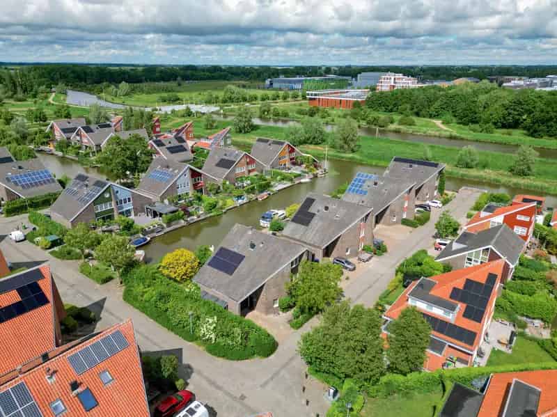 Riante Tweekapper Aan Het Water Reitdiep 5 Slaapkamers
