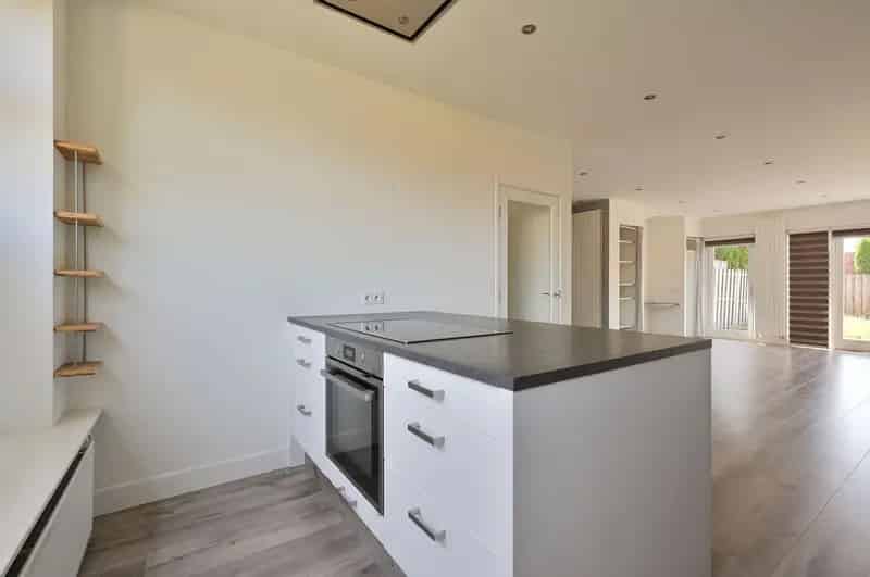 Huis te koop Baarn: Ruime middenwoning met tuin en 3 slaapkamers