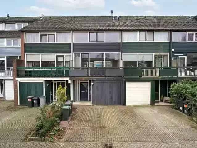Royale Drive-in woning Nieuw Vennep