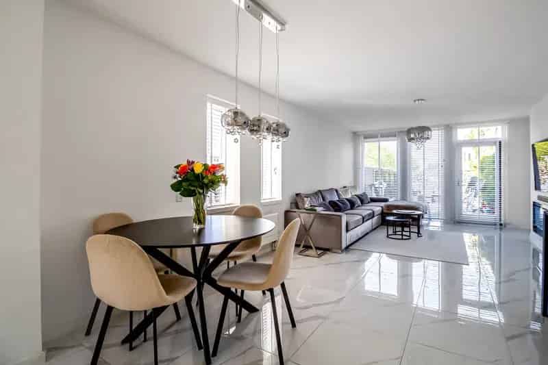 Instapklaar 3-kamer appartement Schiedam Spaland met tuin