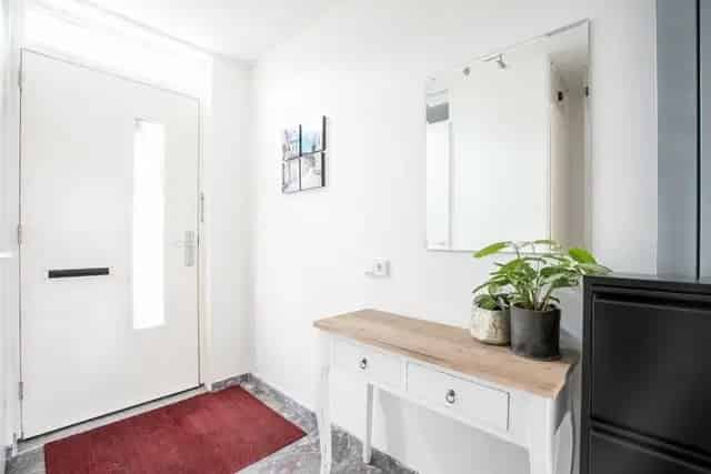 Tussenwoning Oostvoorne 4 Kamers 94m2 Huur