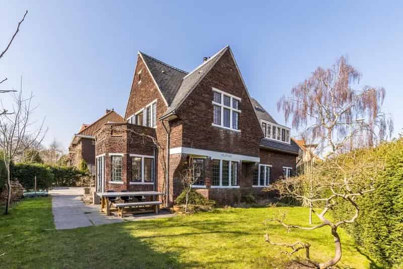 Huis te koop Schiedam: Gemeentelijk monument met 4 slaapkamers en tuin