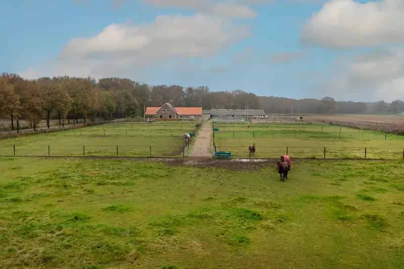Woonboerderij met Paardenfaciliteiten te Koop
