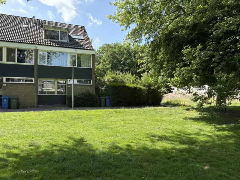 Woning te koop in groene wijk Lombardijen