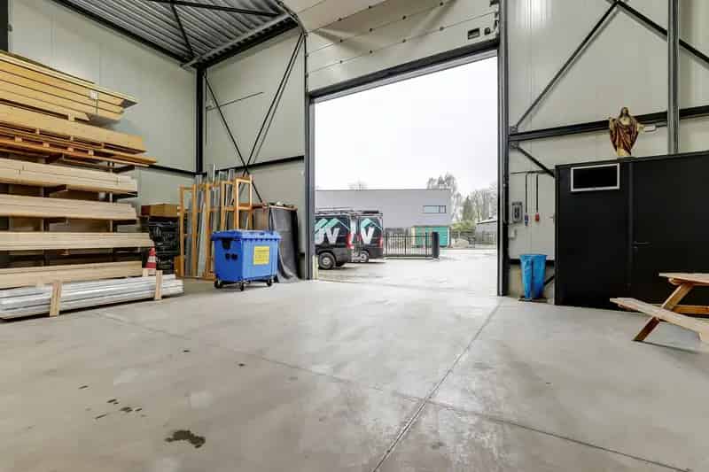 Bedrijfshal te Huur Oostrum 694m² + Entresol