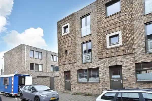 Moderne gezinswoning Den Haag 6 slaapkamers 2 badkamers tuin