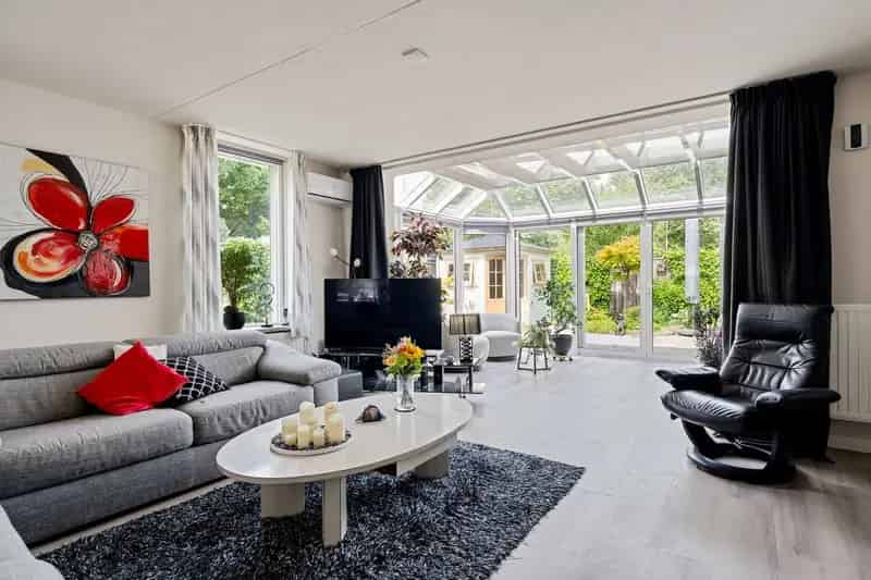 Ruim helft dubbel woonhuis Arnhem - 3 slaapkamers - serre - carport