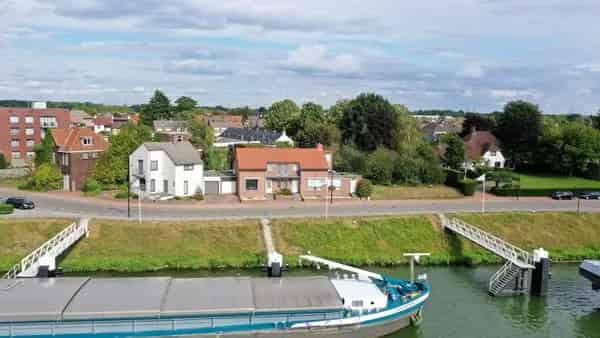Ruime gezinswoning te huur Maasbracht Haven uitzicht
