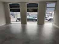 Appartement Hengelo: Ruime Woonkamer, Luxe Badkamer & Dakterras