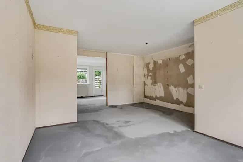 Klusserswoning Ede: Middenwoning met 3 slaapkamers en potentie