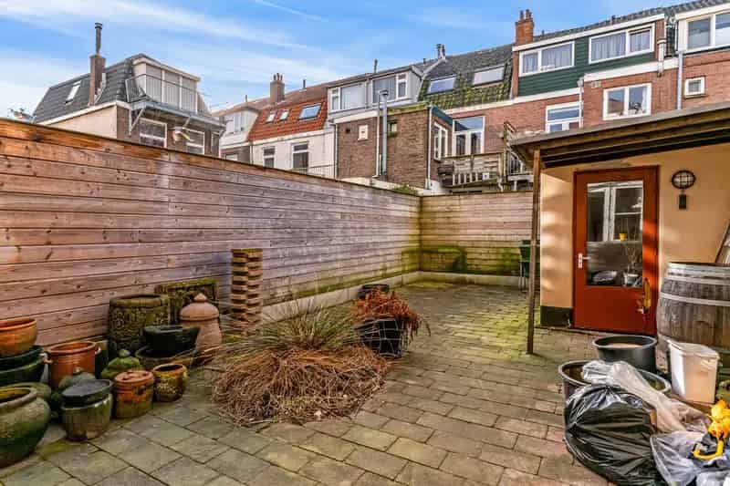 BenWoning Haarlem: Te renoveren benedenwoning met tuin