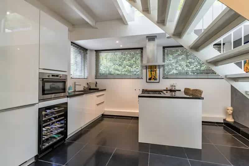 Huis te koop Soest: Moderne split-level woning met dakterras en zonnepanelen