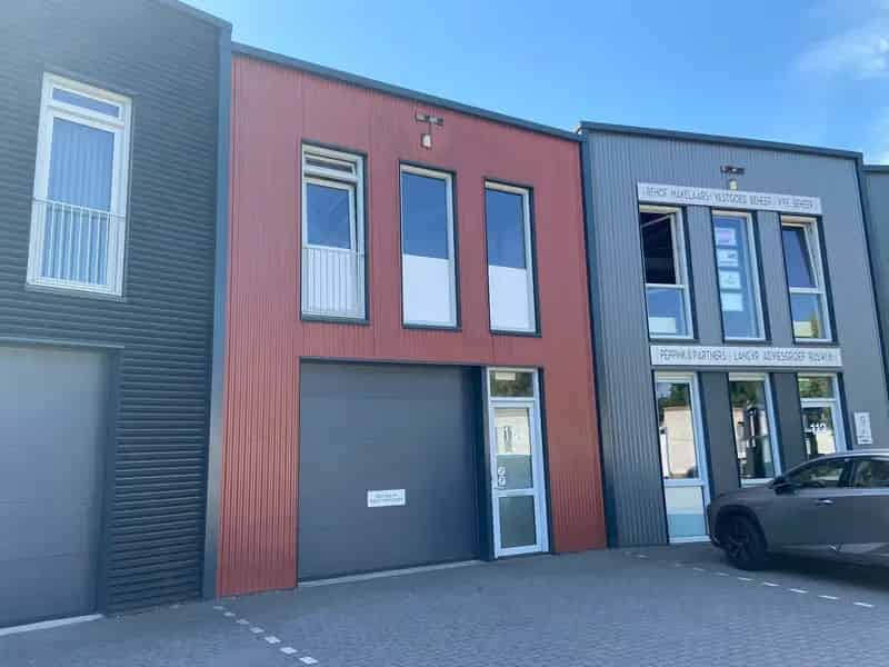 Bedrijfshal te Huur Rijswijk 230m²  Opslag Groothandel Assemblage