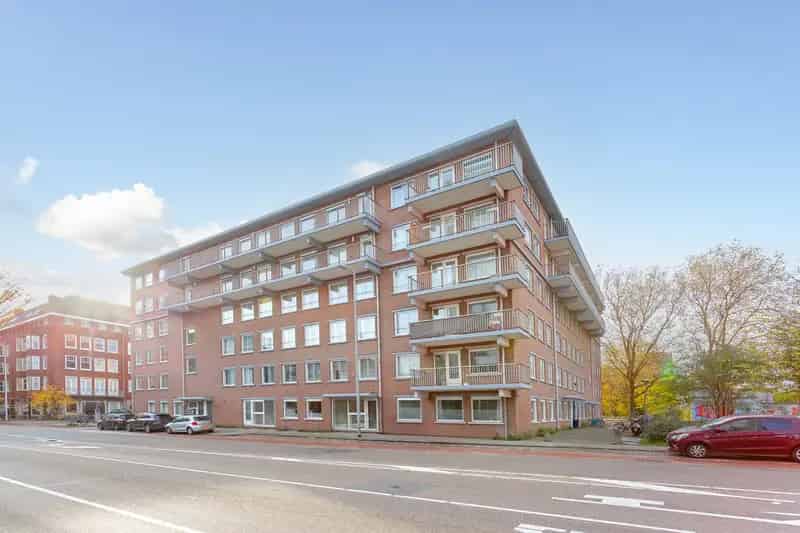 Kantoorruimte Amsterdam Surinameplein 265m²