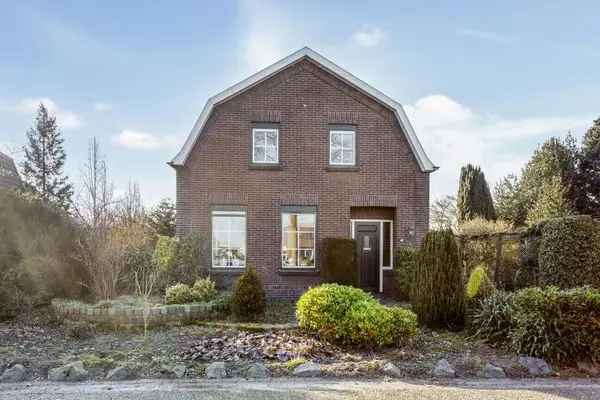 Landelijke woning met 6 slaapkamers en paardenstal te Sevenum