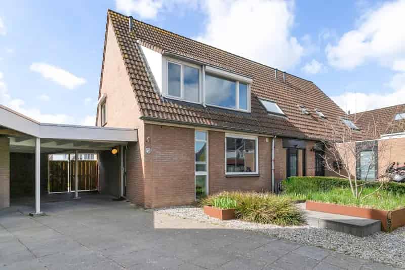 Gemoderniseerde Hoekwoning Maaspoort Grote Tuin Carport Zonnepanelen