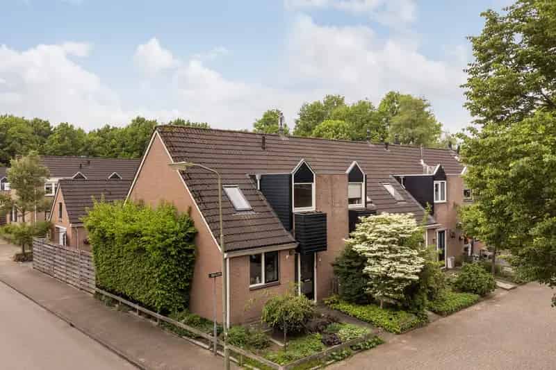 Huis te koop Epe: Ruime hoekwoning met grote garage
