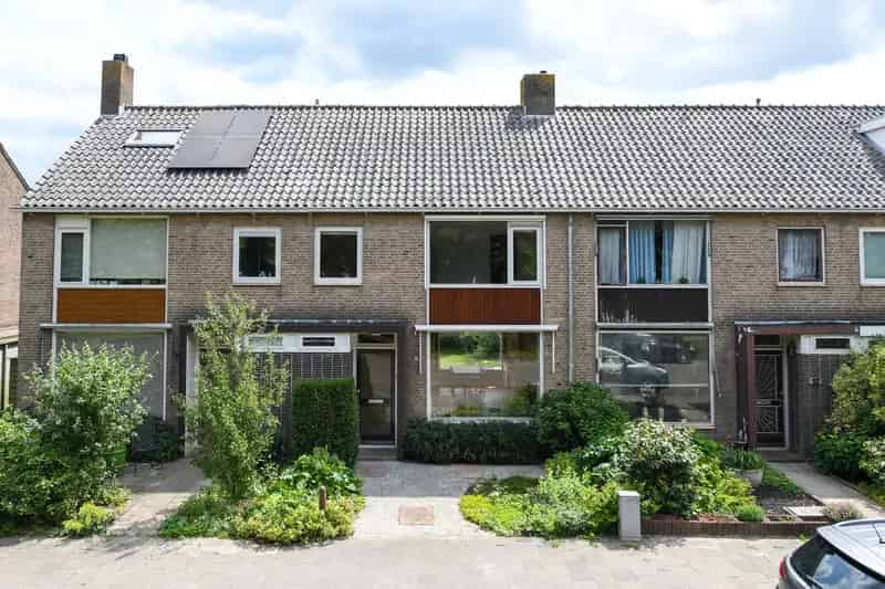 Huis te koop Uithoorn 5 slaapkamers diepe tuin