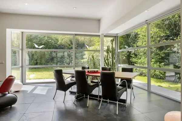 Vrijstaande Villa te Axel met Ruime Tuin en Sauna