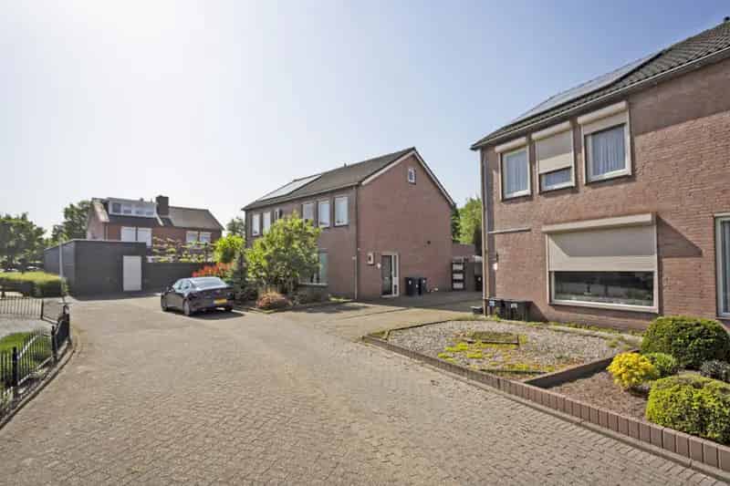 Huis Te Huur , 16, Bakkerserf, Sprundel, Noord-Brabant