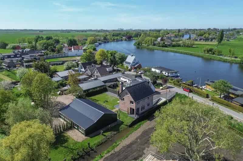 Landhuis te koop Weesp 5 slaapkamers 2 badkamers