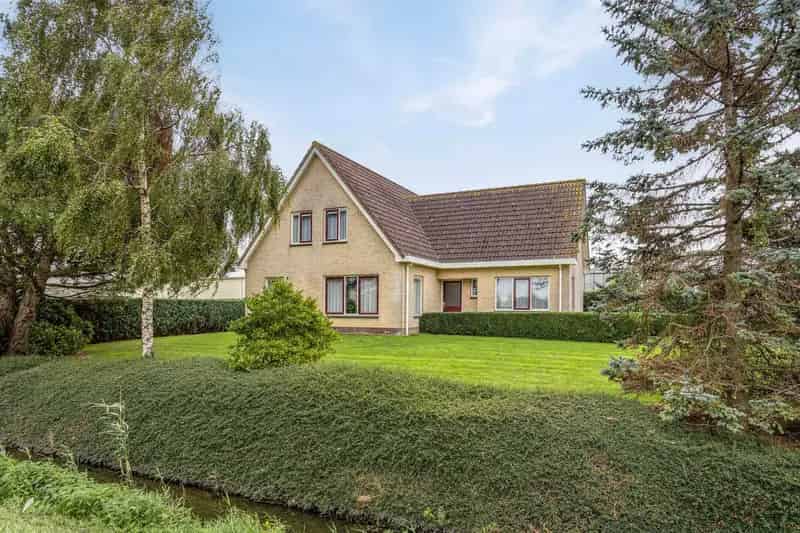 Agrarisch Bedrijf Almere 3 Woningen Kas 32000m2 Zonnepanelen Caravanstalling