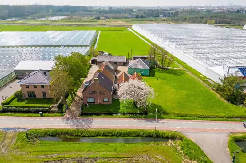 Boerderij te koop Nootdorp: Wonen en werken in het buitengebied