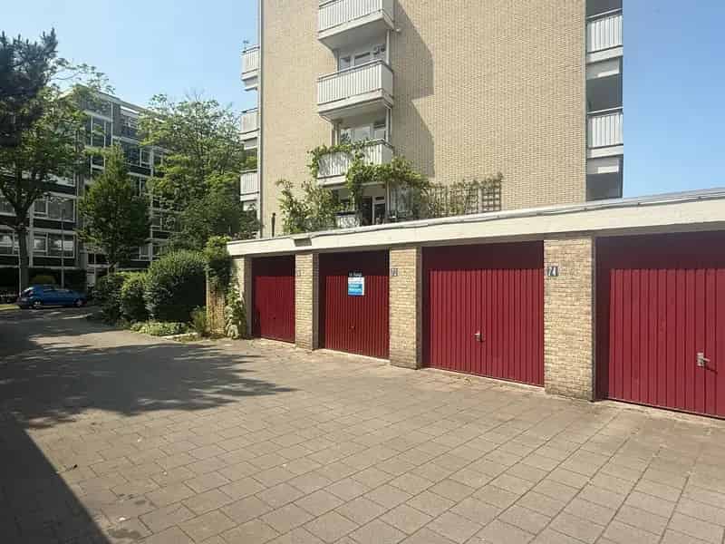 Garagebox Den Haag Rigolettostraat te koop