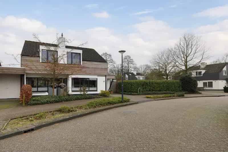 Huis te koop Waalwijk  - Ruime gezinswoning met 4 slaapkamers en garage