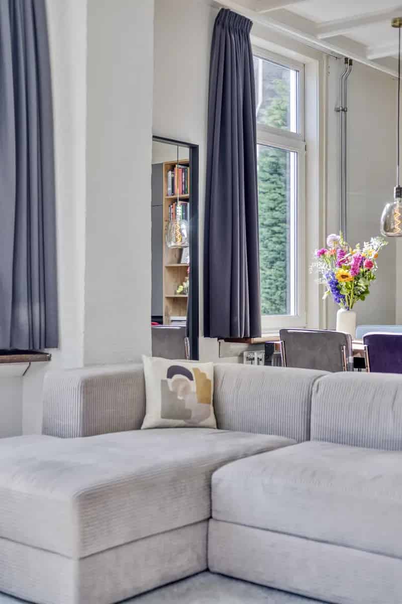 Licht Hoekappartement Klarendal Nabij Modekwartier
