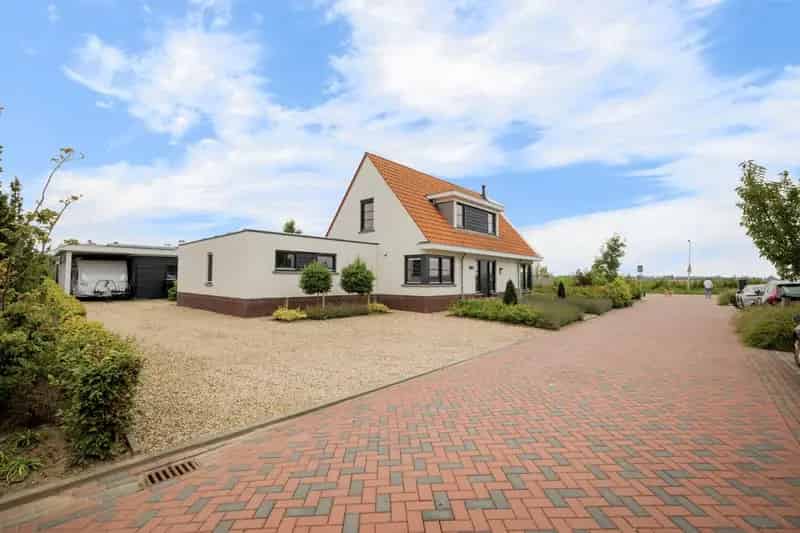 Villa aan het water Sommelsdijk 4 slaapkamers