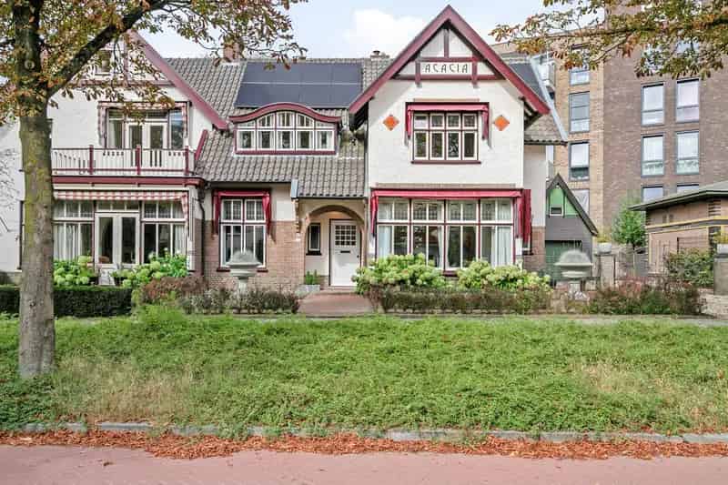 Vrijstaande Villa Ede - Ruime woning met moderne voorzieningen en authentieke details